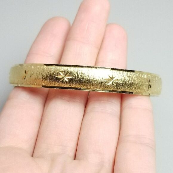 Vintage Monet Starburst Design Gold Tone Round Bangle Bracelet, Signed Estate - Picture 2 of 6